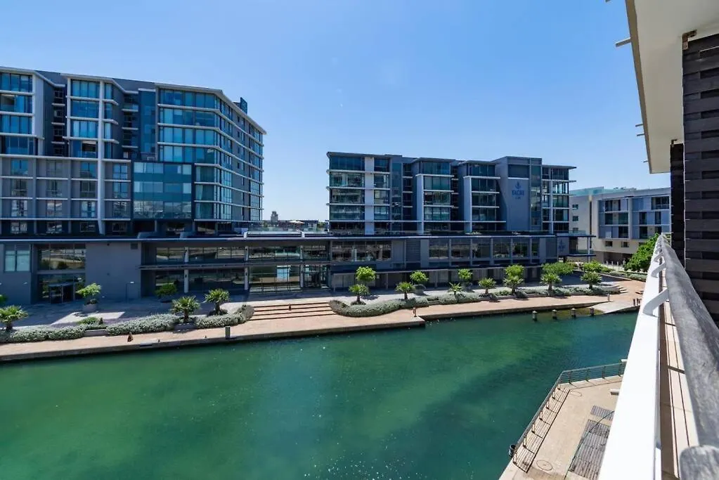 Stunning V&A Canal Views - No Loadshedding Cape Town Apartment