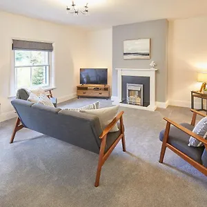 Host & - The Captain's Loft , Whitby United Kingdom