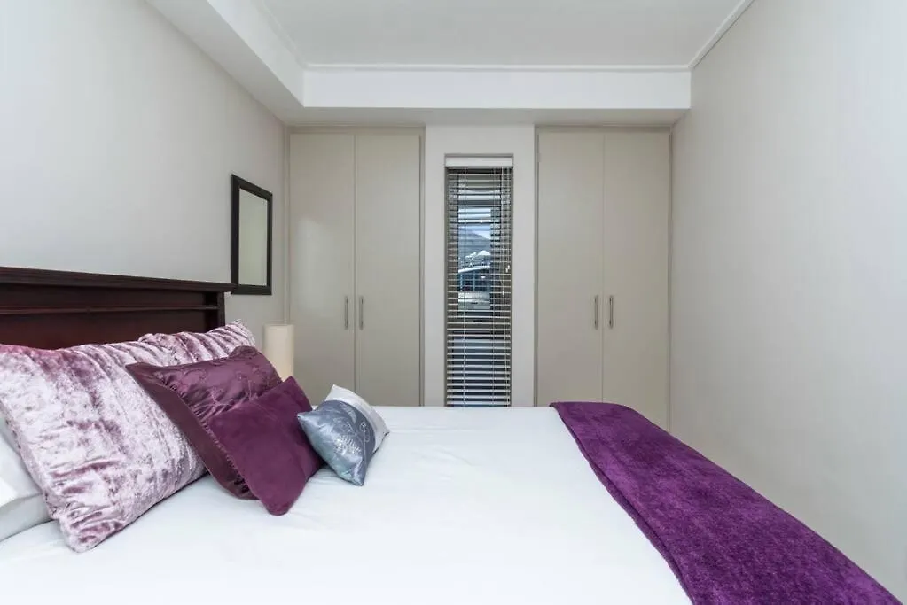 Apartment Stunning V&A Canal Views - No Loadshedding Cape Town