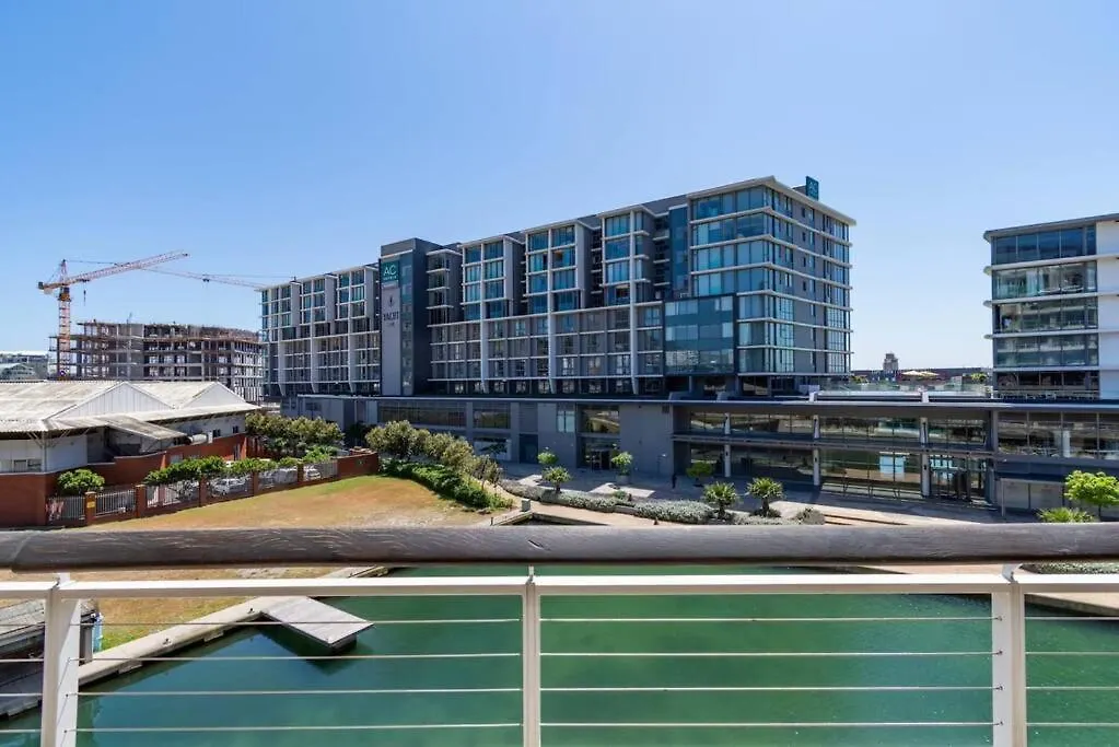 Apartment Stunning V&A Canal Views - No Loadshedding Cape Town